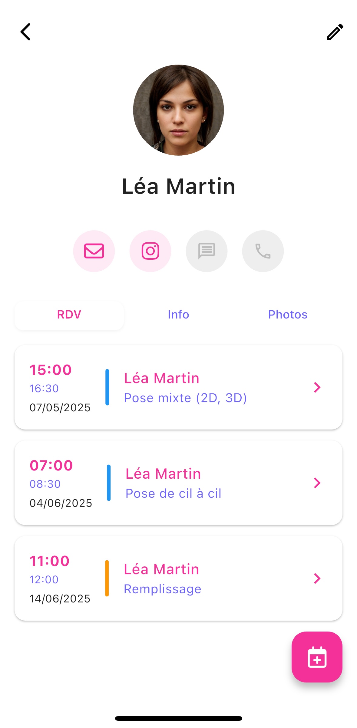 Mockup iPhone d'une fiche cliente Mylaa